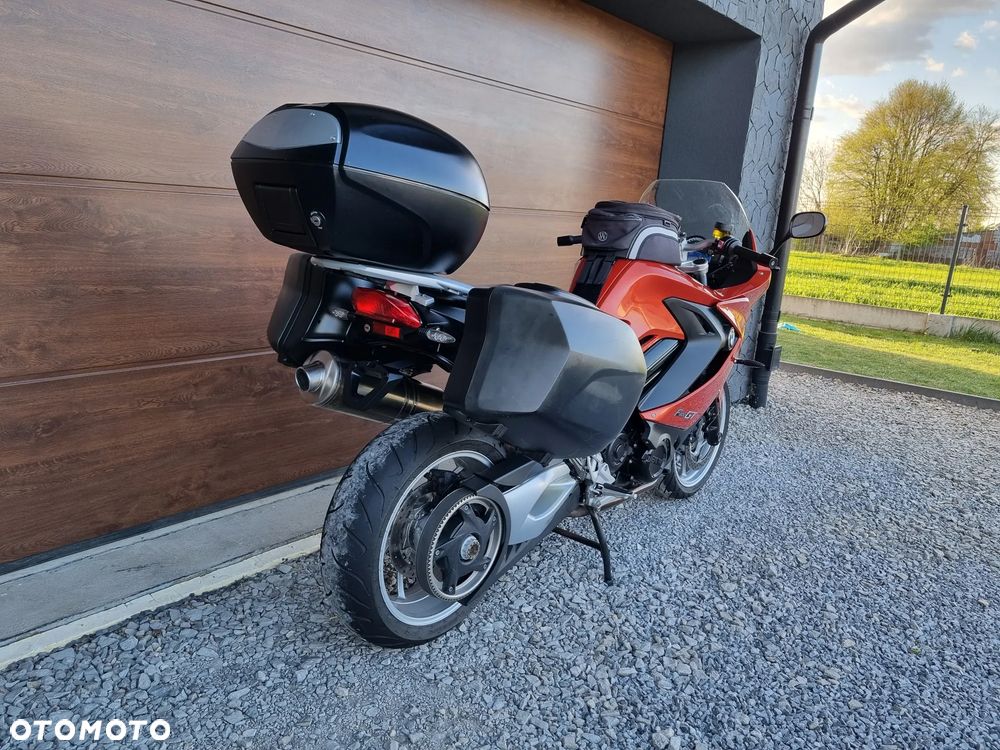 BMW F - 19