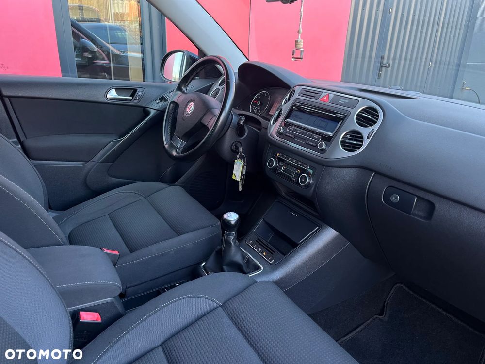 Volkswagen Tiguan 2.0 TDI DPF BlueMotion Technology Exclusive - 23