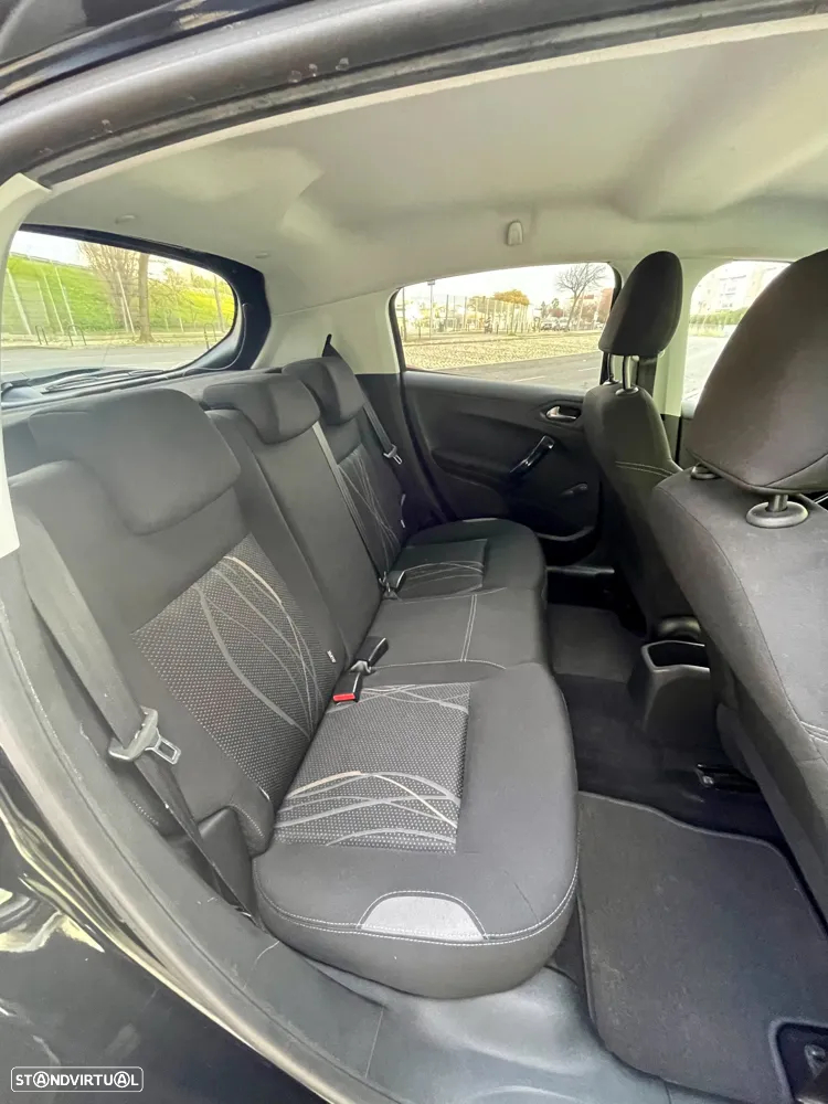 Peugeot 208 1.2 PureTech Access - 28