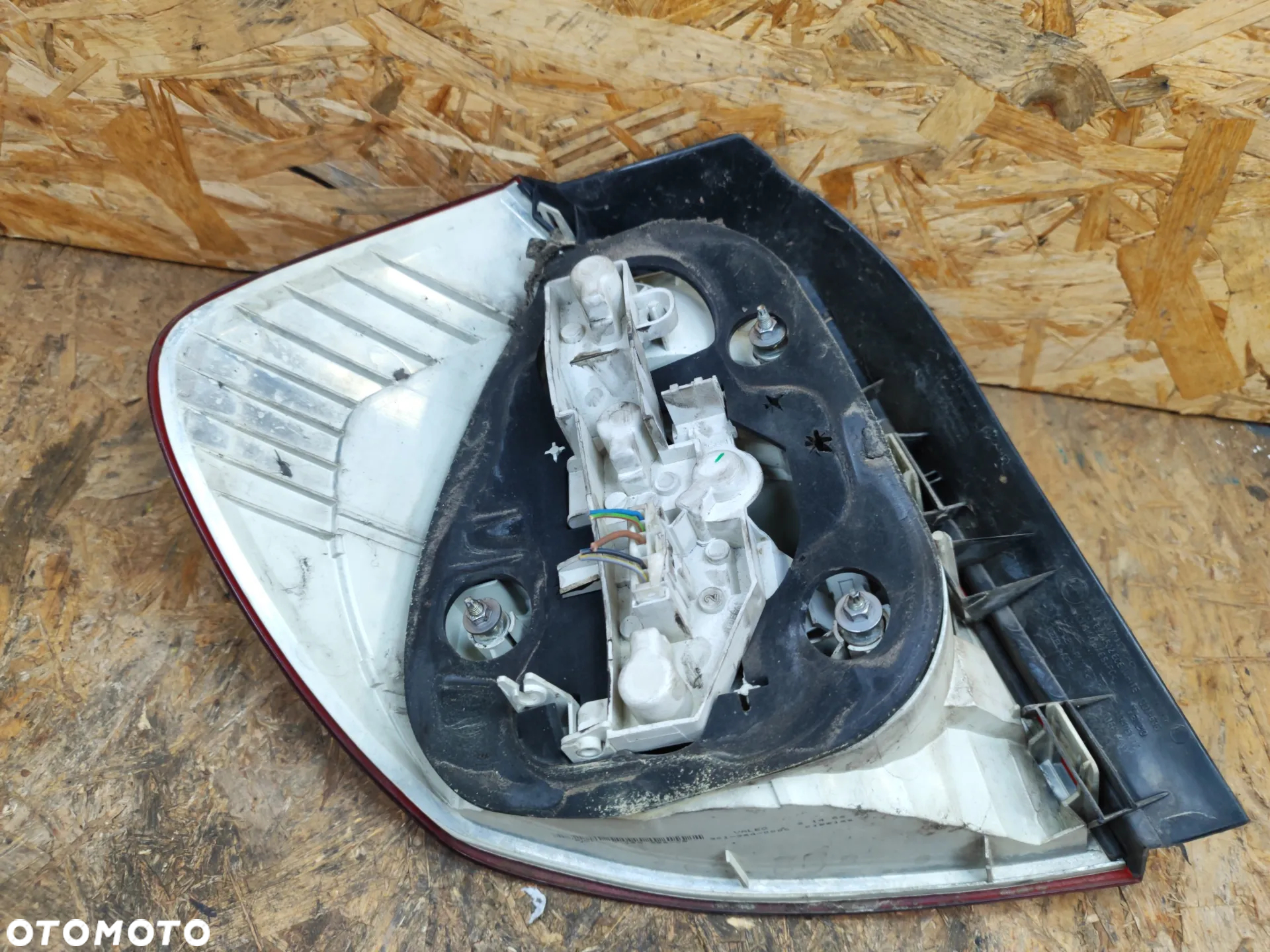 lampa tył lewa / prawa kompletna VALEO do BMW 1 E87 Lift - 3