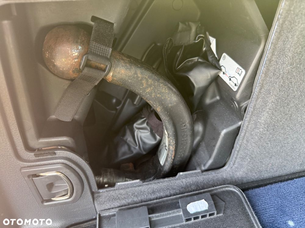 Volkswagen Touran 2.0 TDI DPF Highline DSG - 22