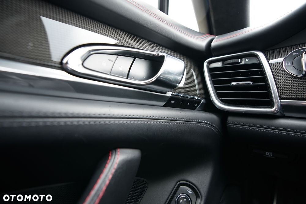 Porsche Panamera GTS - 13