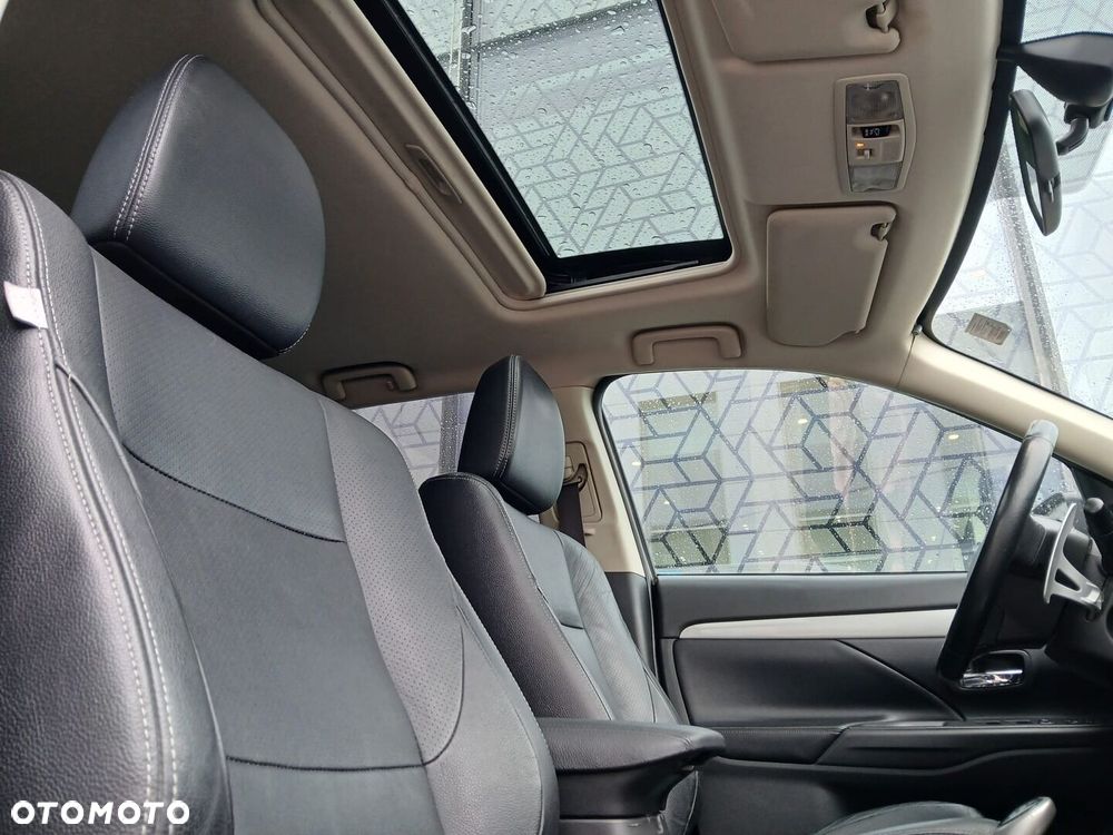 Mitsubishi Outlander - 29