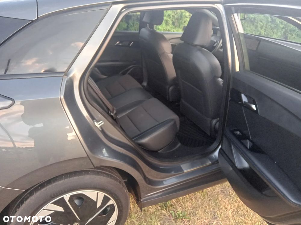MG 4 Luxury 64 kWh - 5