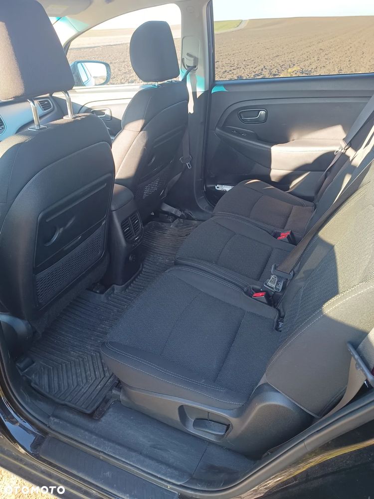 Kia Carens 1.6 GDI Dream Team Edition - 10