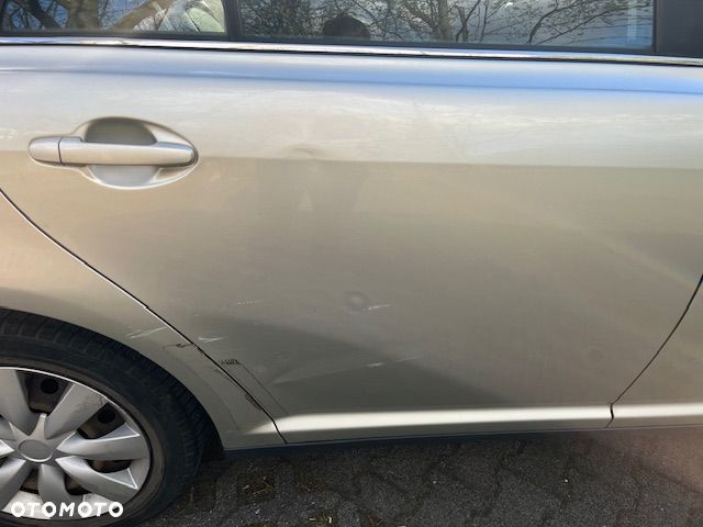 Toyota Avensis 2.0 D-4D Luna - 13