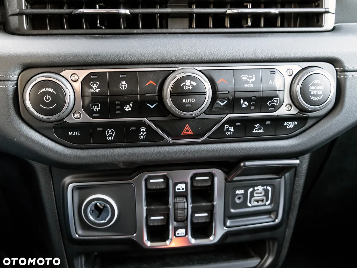 Jeep Wrangler Unlimited GME 2.0 Turbo Sahara - 24