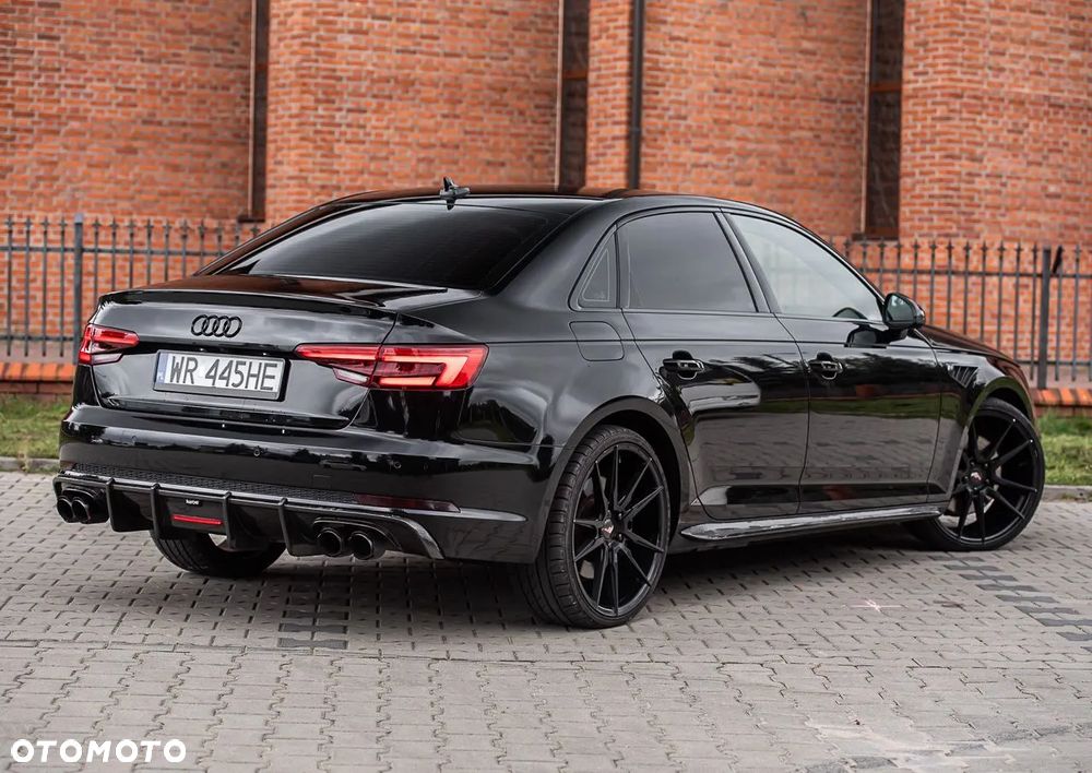 Audi A4 Limousine - 13