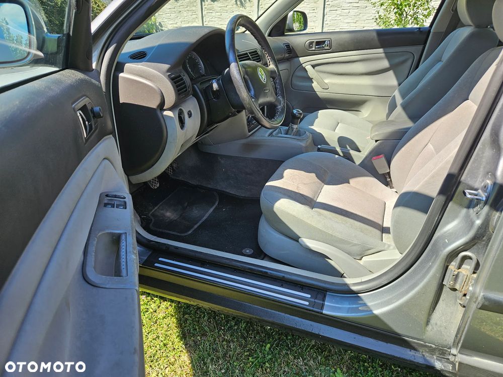 Volkswagen Passat 1.8T Basis - 9