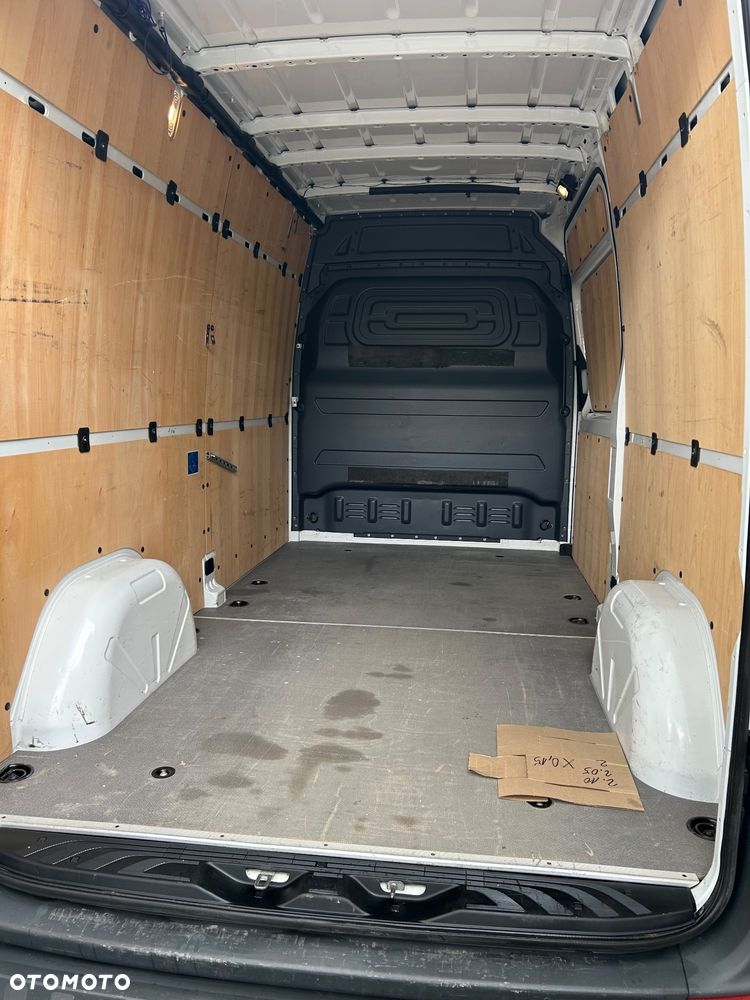 Mercedes-Benz Sprinter - 16