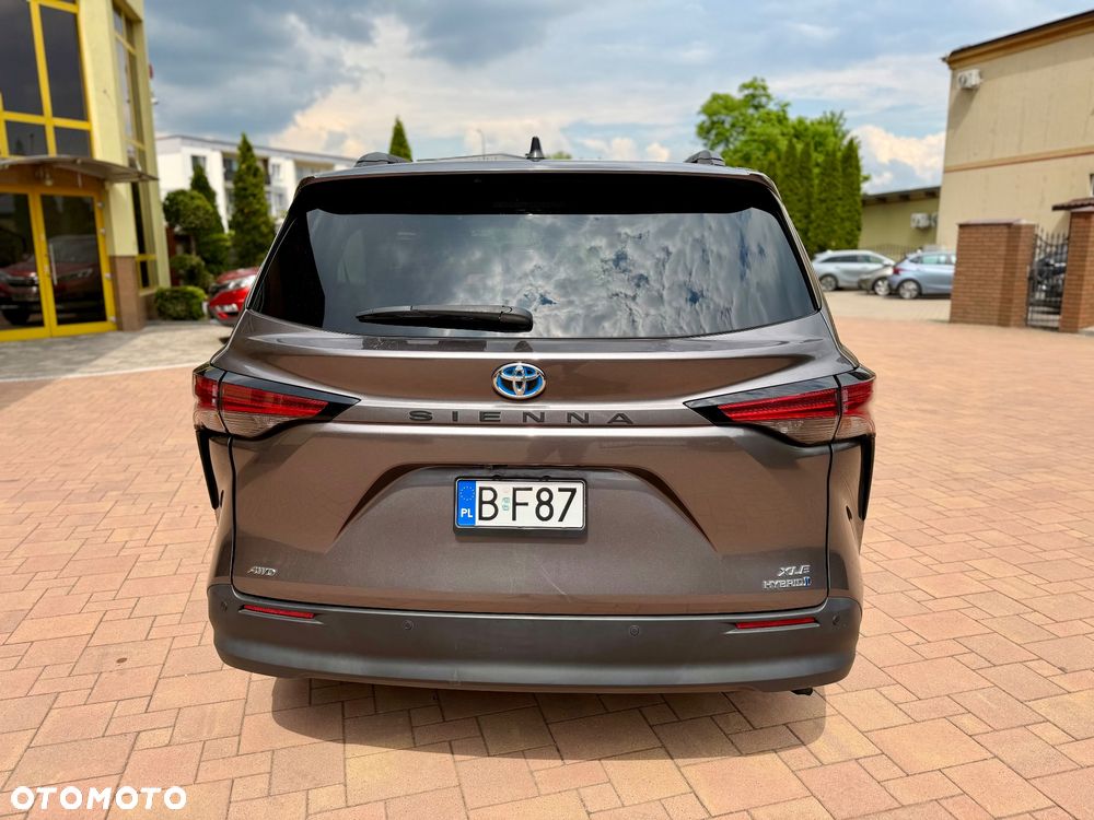 Toyota Sienna - 10