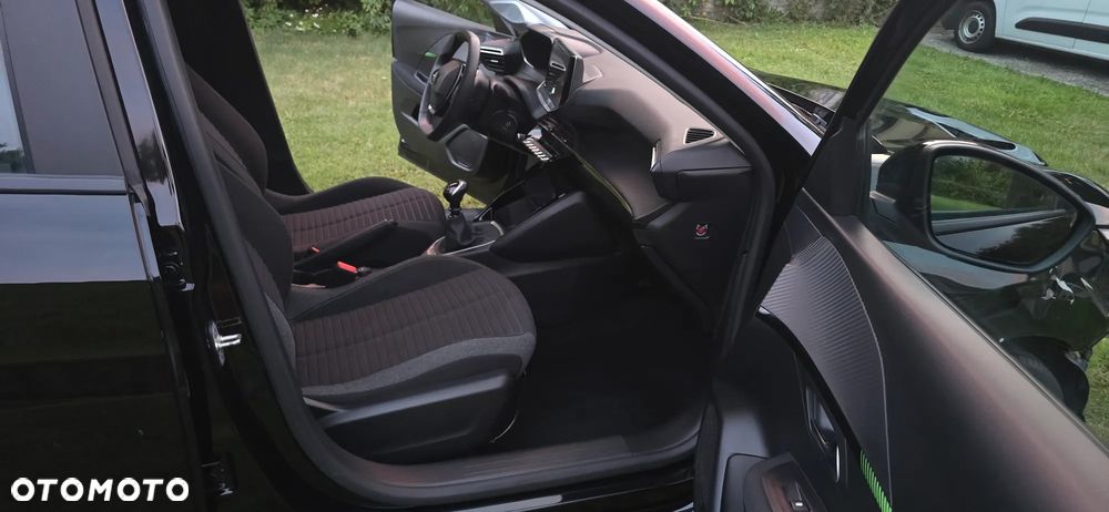 Peugeot 208 - 17