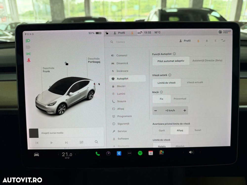 Tesla Model Y - 27
