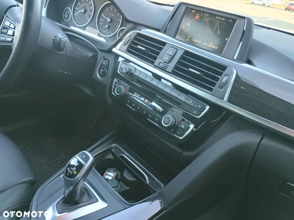 BMW Seria 3 328i xDrive Sport-Aut - 17