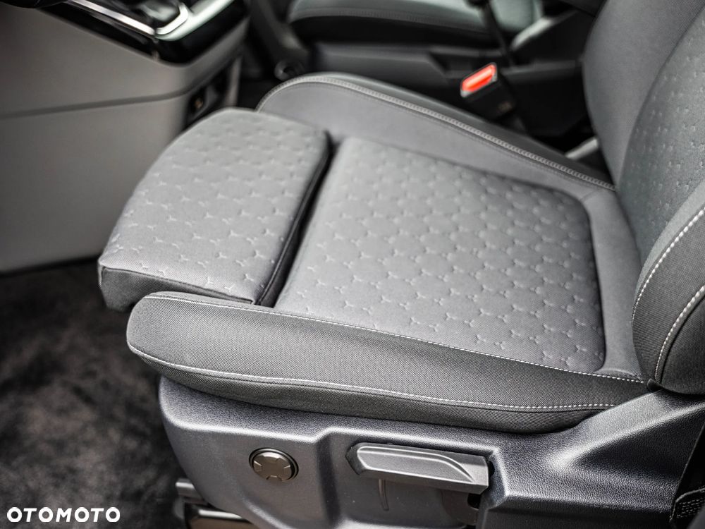 Ford Tourneo Custom - 24