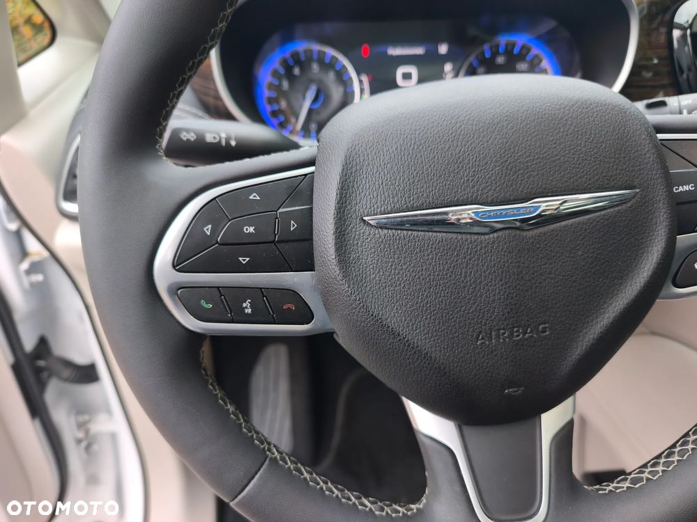 Chrysler Pacifica - 13