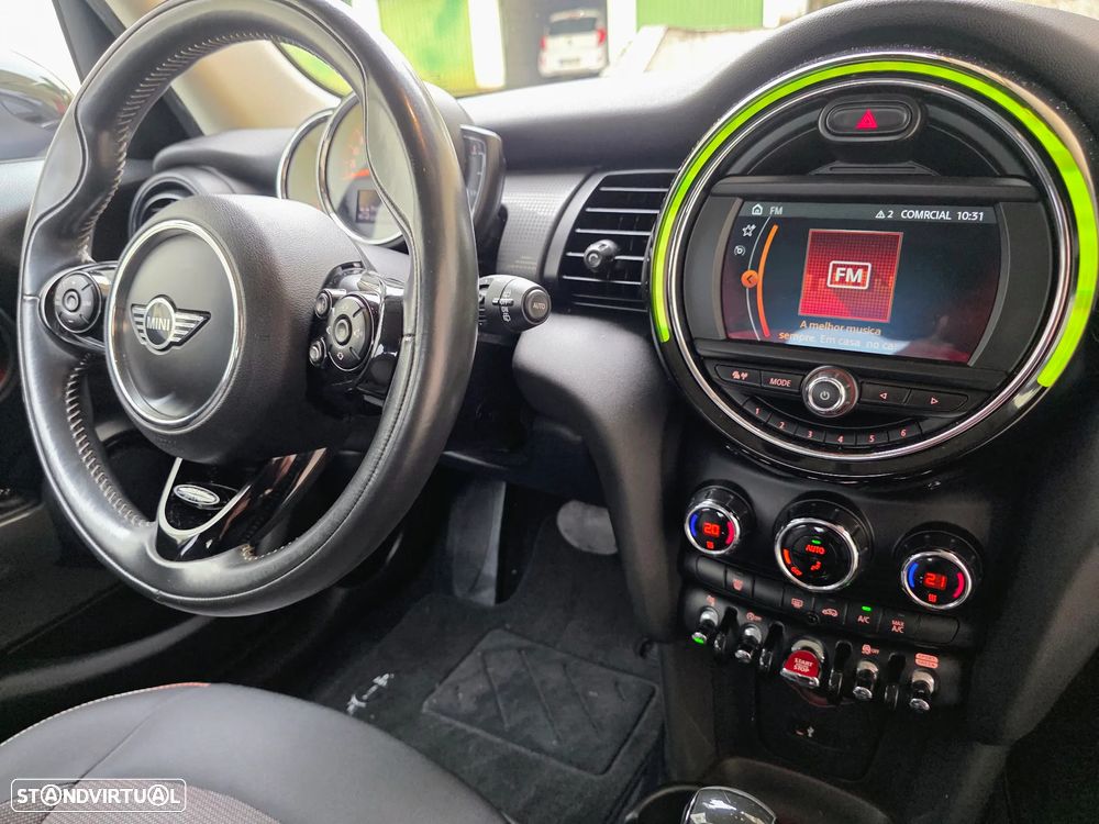 MINI 5 Portas Cooper D Auto - 50