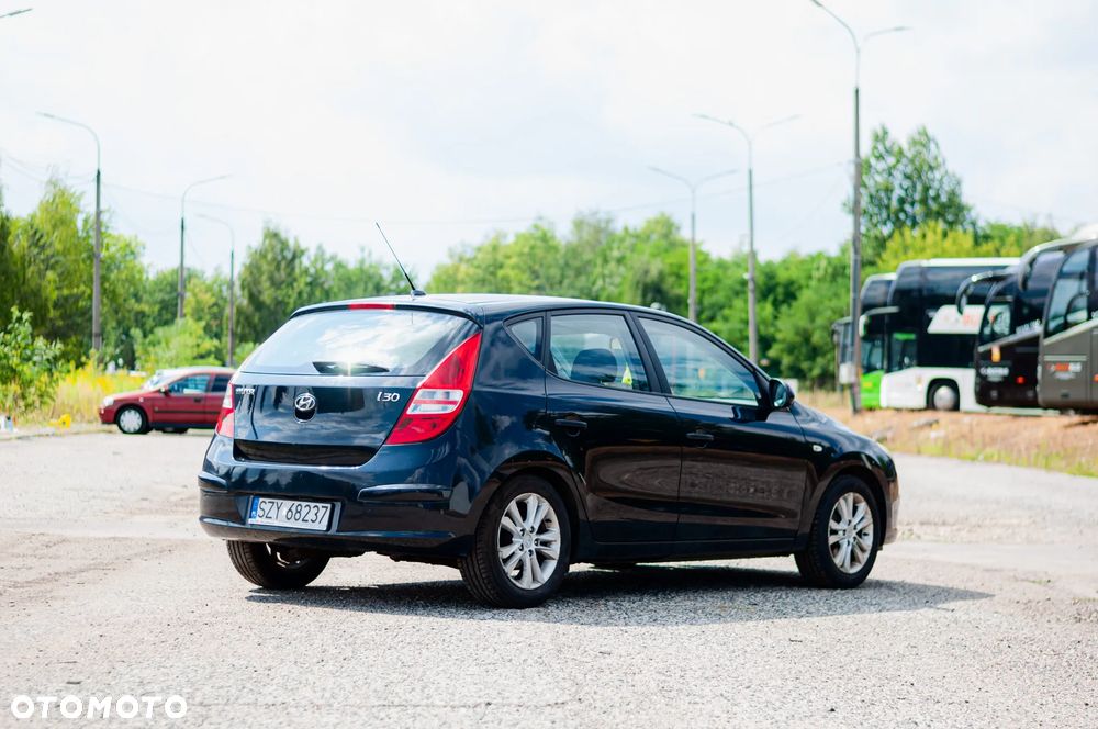 Hyundai i30 1.4 Comfort EU5 - 8