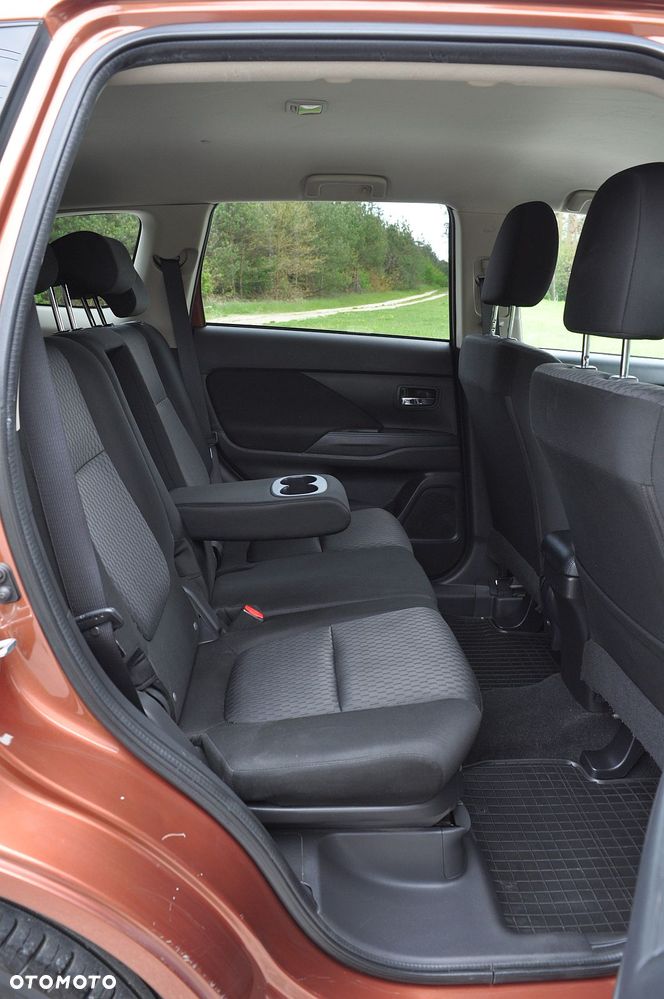 Mitsubishi Outlander 2.0 2WD SUV-Star - 24