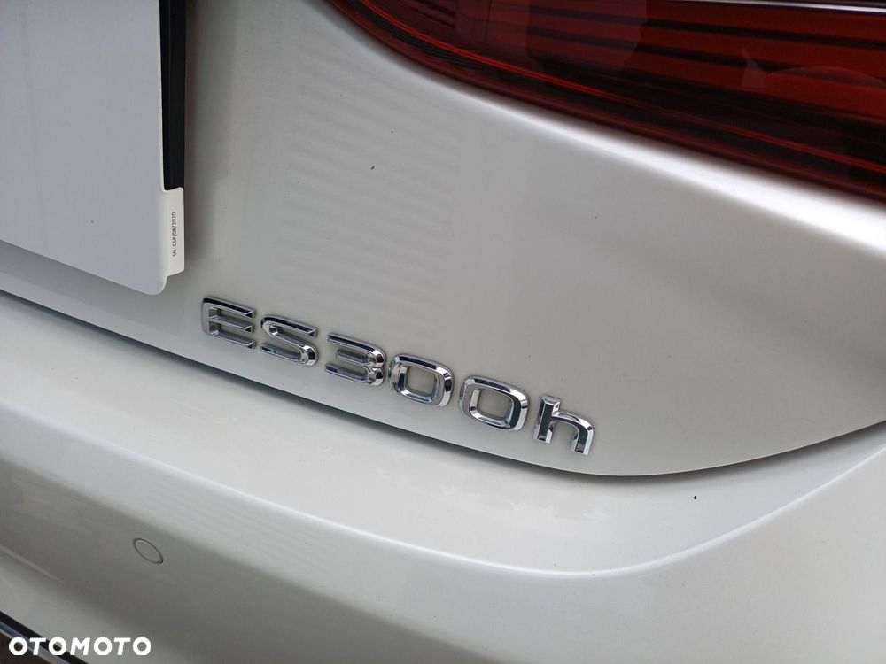 Lexus ES 300h Business Edition - 16
