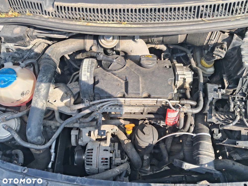 Volkswagen Fox silnik kompletny 1.4 TDI BNM 70KM skrzynia biegów HCS drzwi klapa zderzak błotnik lusterko kolor czarny N2C/BC pompowtrysk turbina dwumasa sprzęgło sterownik moduł przewód rura wiązka maglownica czujnik mcperson zwrotnica piasta zacisk pompa pompka alternator sprężarka klimatyzacji panel szyba boczek fotel kierownica lewarek przepustnica pokrywa osłona nadkole zbiorniczek klema wiązka mechanizm lampa belka sanki zamek schowek zegary manetki NA CZĘŚCI - 8