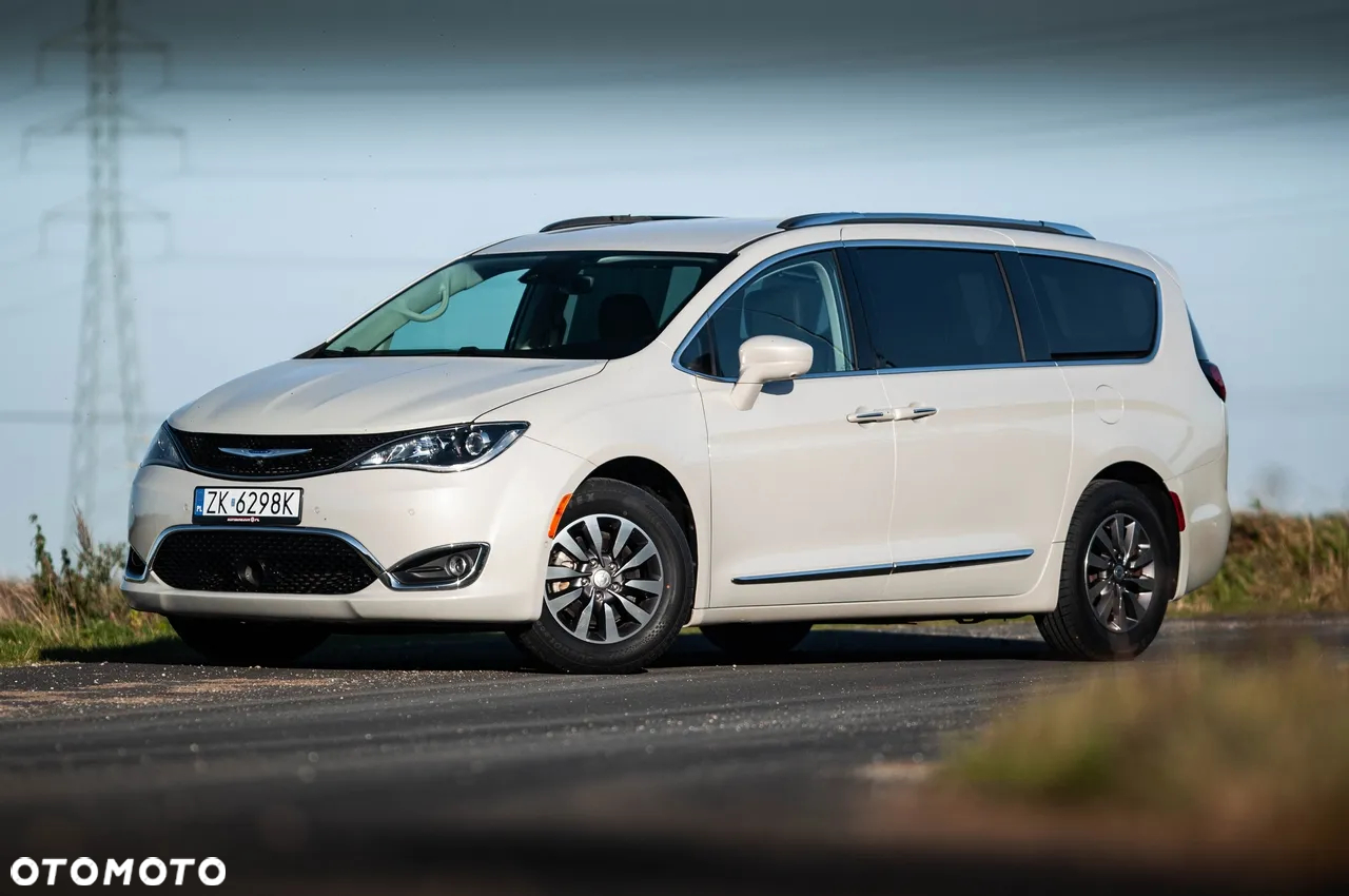 Chrysler Pacifica - 31