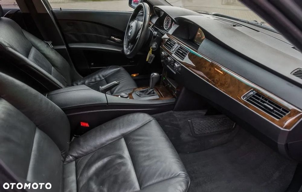 BMW Seria 5 525i - 29