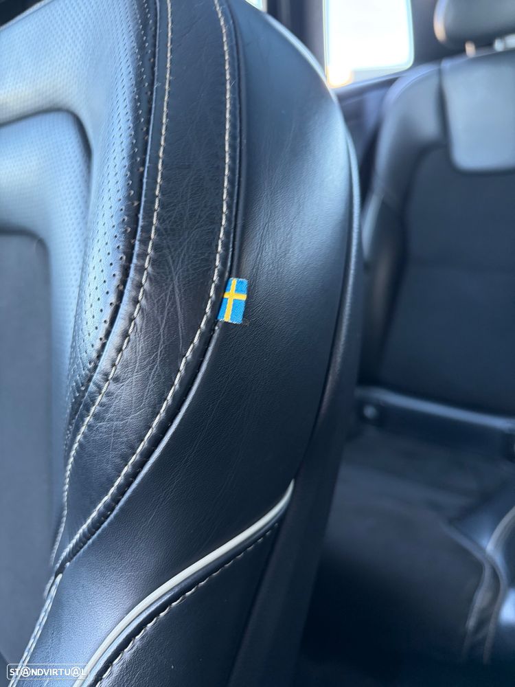 Volvo XC 60 2.0 T8 PHEV R-Design AWD - 8