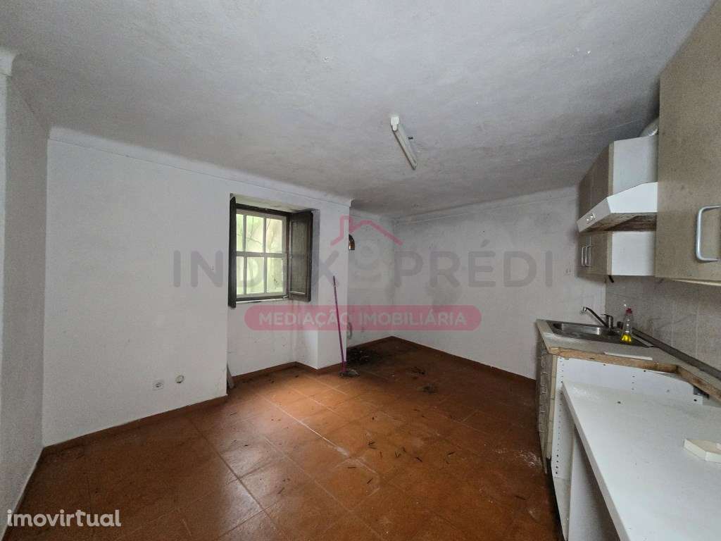 Moradia para recuperar no Centro Guarda - Venda Judicial - Grande imagem: 5/60