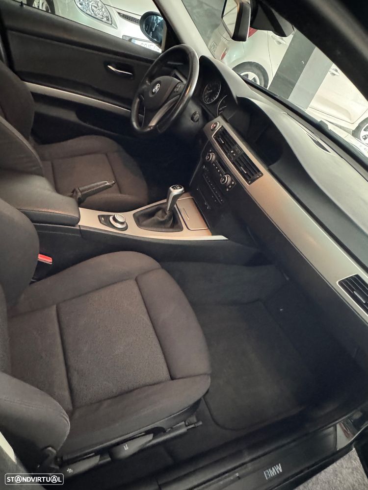 BMW 320 d Sport - 15
