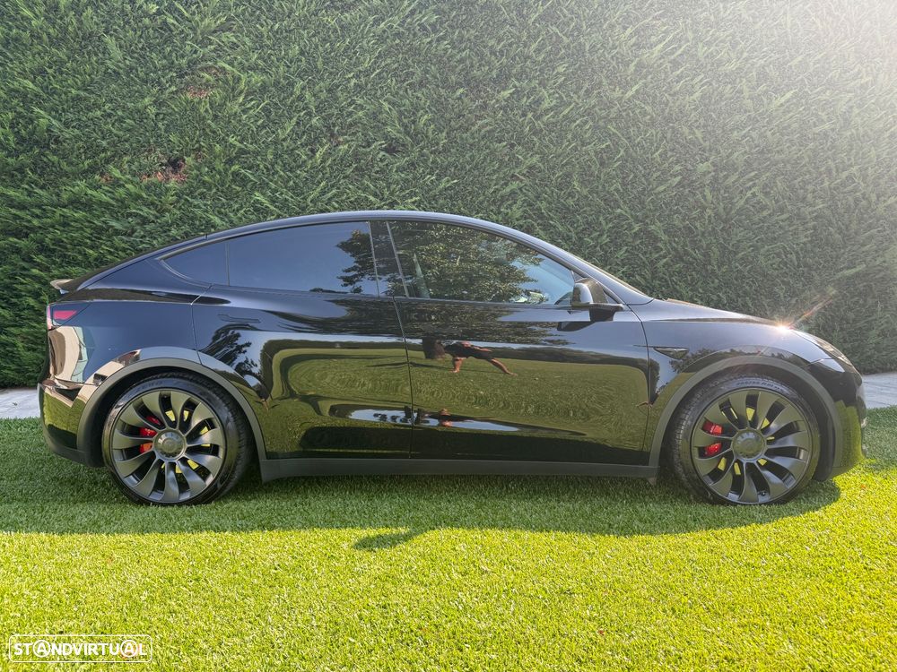 Tesla Model Y 2023 photo 2