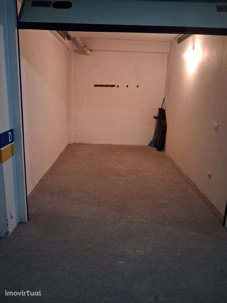 Arrenda-se Garagem - Grande imagem: 2/2