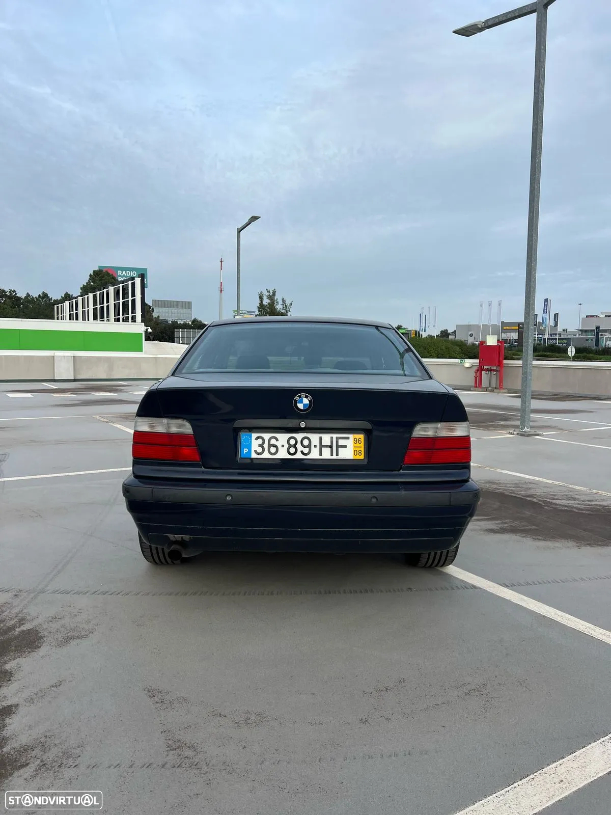 BMW 318 iS - 12