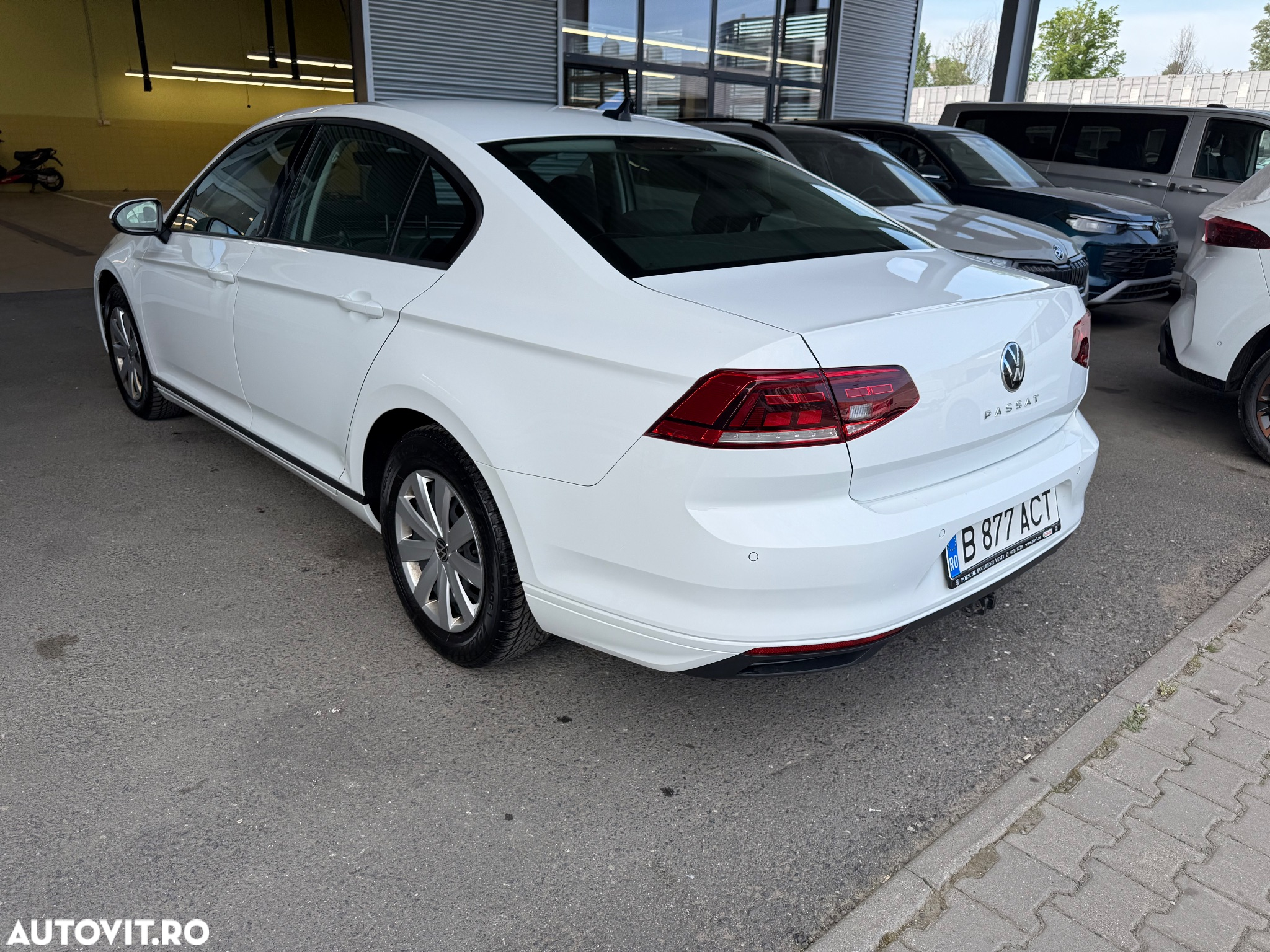 Volkswagen Passat 2.0 TDI DSG Trendline - 9