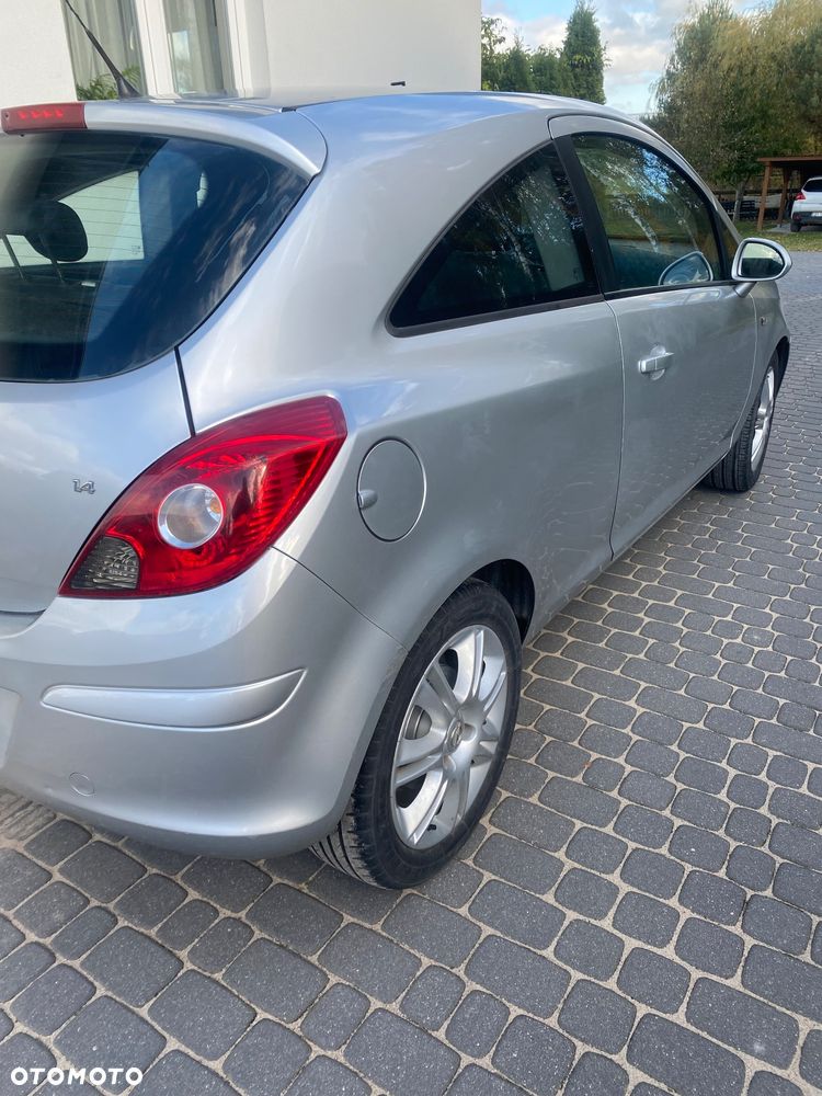 Opel Corsa 1.4 16V Cosmo - 6