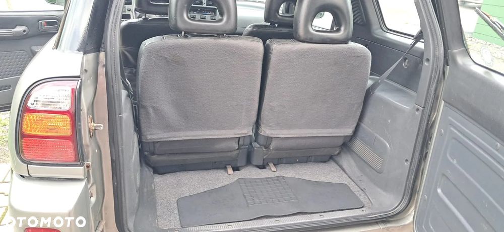 Toyota RAV4 2.0 - 10