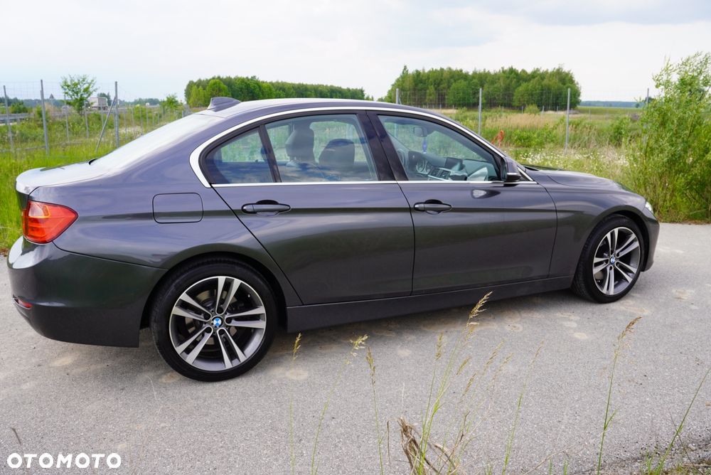 BMW Seria 3 328i xDrive Luxury Line - 9