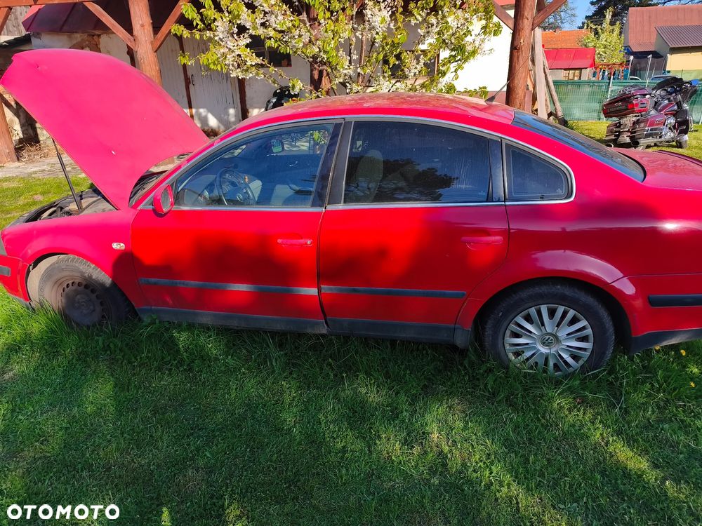 Volkswagen Passat 1.9 TDI Basis - 1
