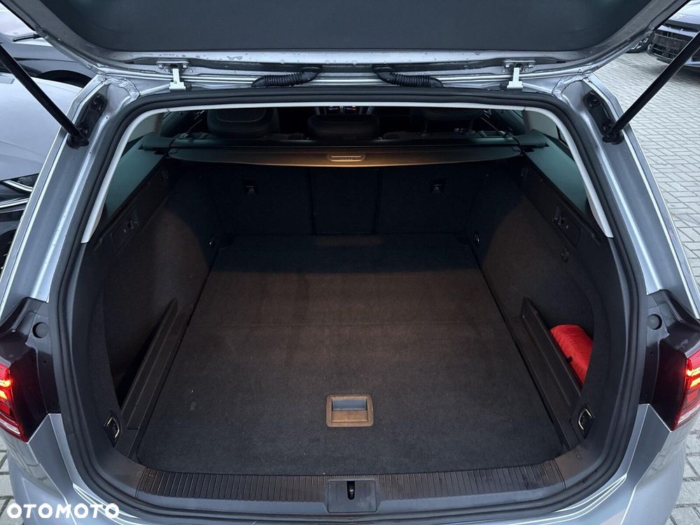 Volkswagen Passat - 28