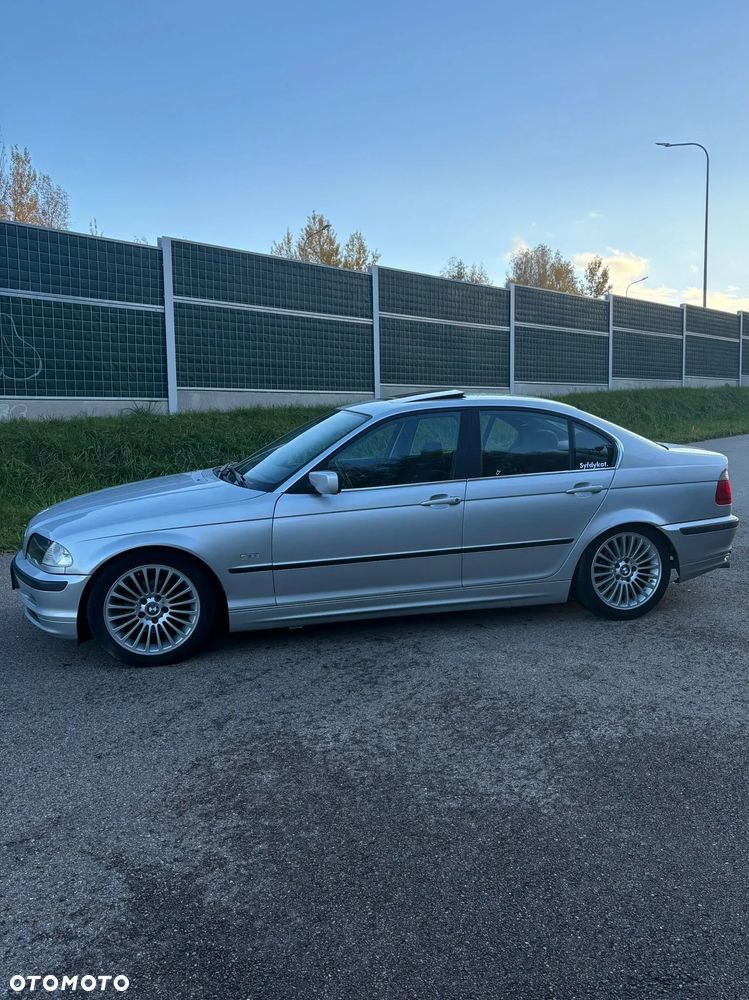 BMW Seria 3 323i - 4