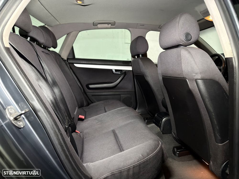 Audi A4 1.6 Sport - 9