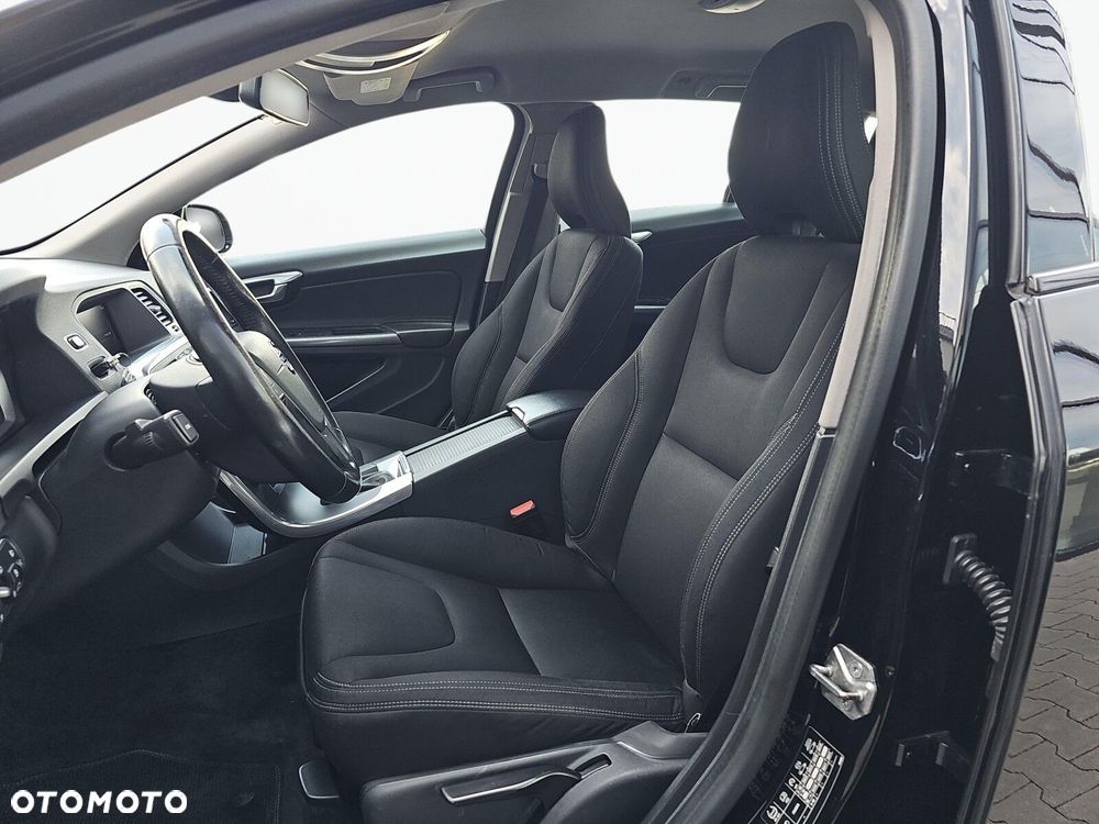 Volvo V60 Cross Country - 11