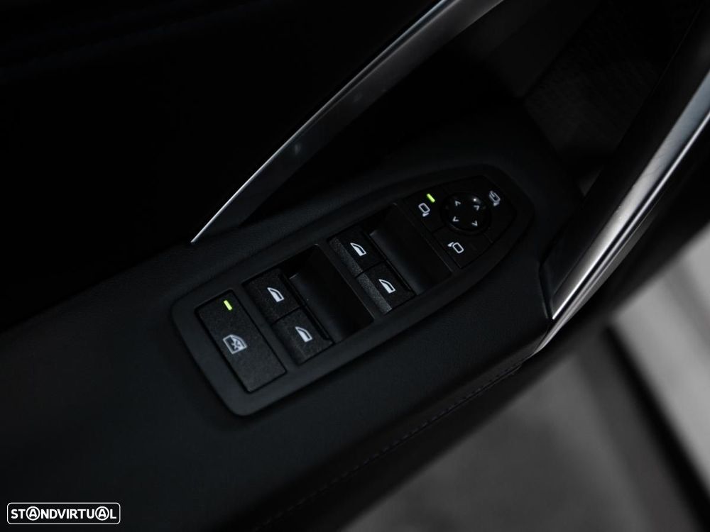 BMW iX1 eDrive20 - 13