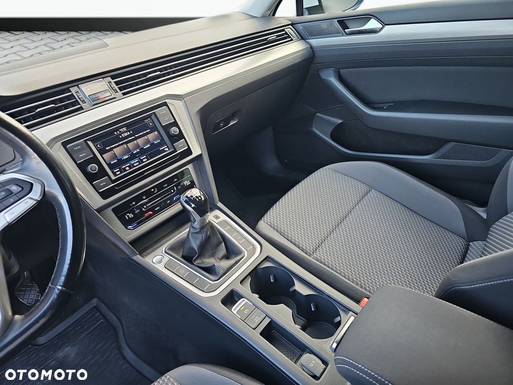 Volkswagen Passat - 18