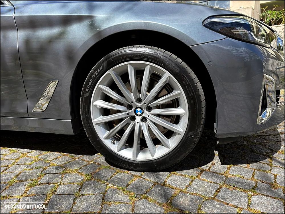 BMW 530 e Line Luxury - 3