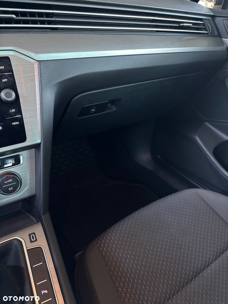 Volkswagen Passat 2.0 TDI EVO Business - 12