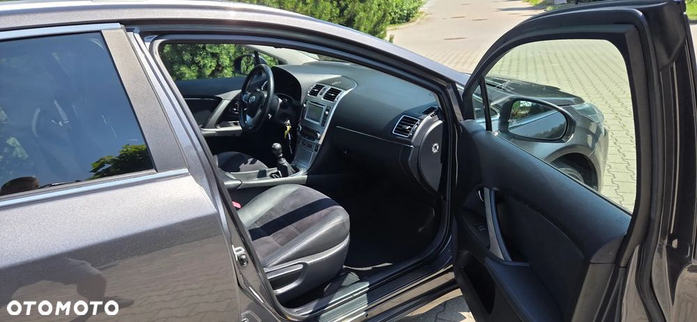 Toyota Avensis 1.8 Premium - 27