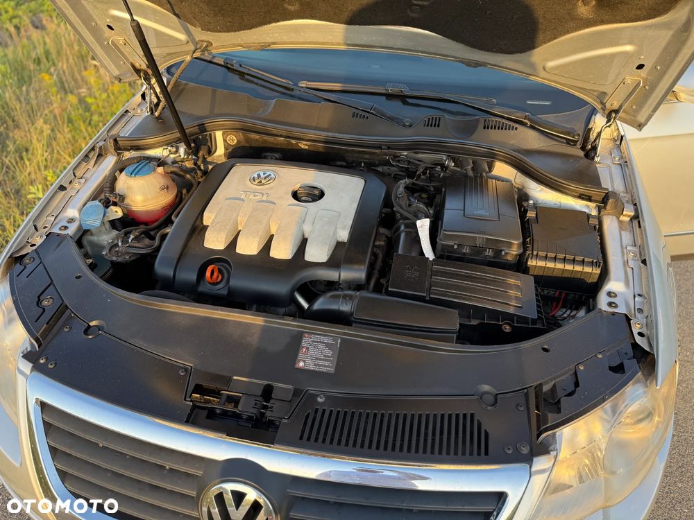 Volkswagen Passat 2.0 TDI Comfortline - 29