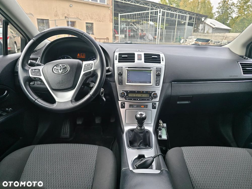 Toyota Avensis 2.0 D-4D Sol+NAVI - 19