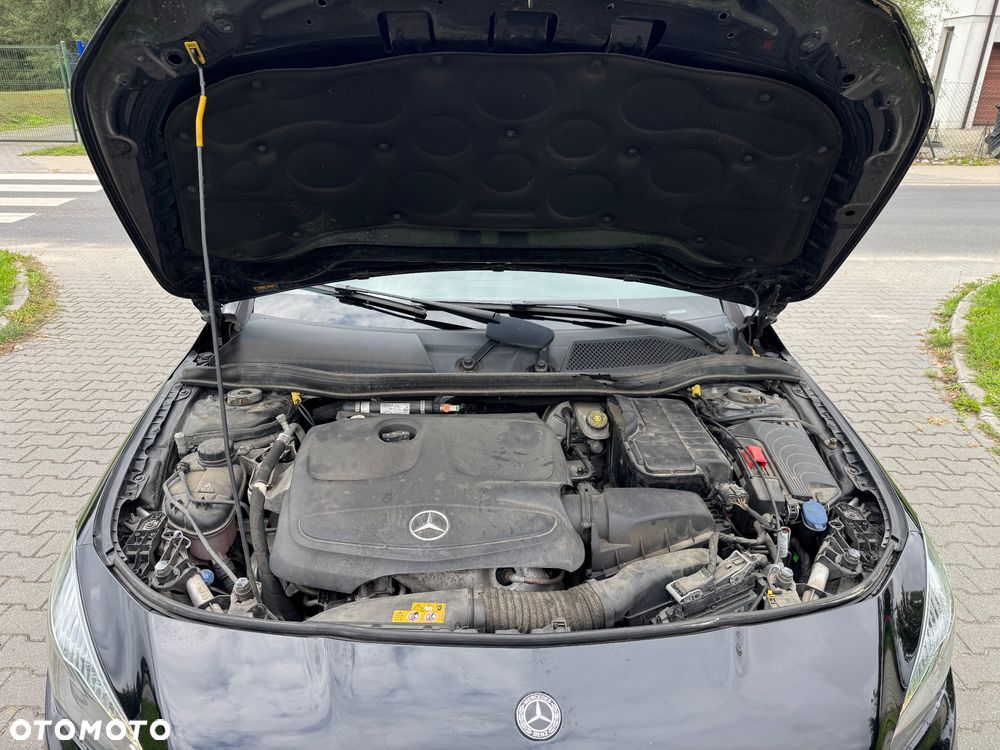 Mercedes-Benz CLA 180 7G-DCT - 29